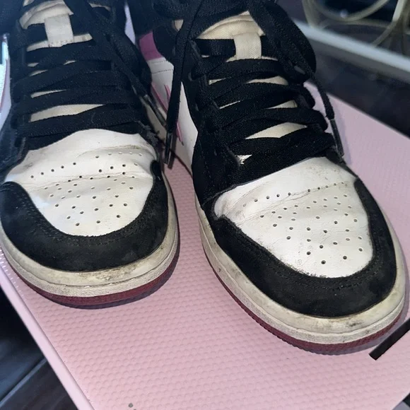 Wmns Nike Air Jordan 1 Mid Black/Cactus Flower-White Size 7.5 - Picture 4 of 8